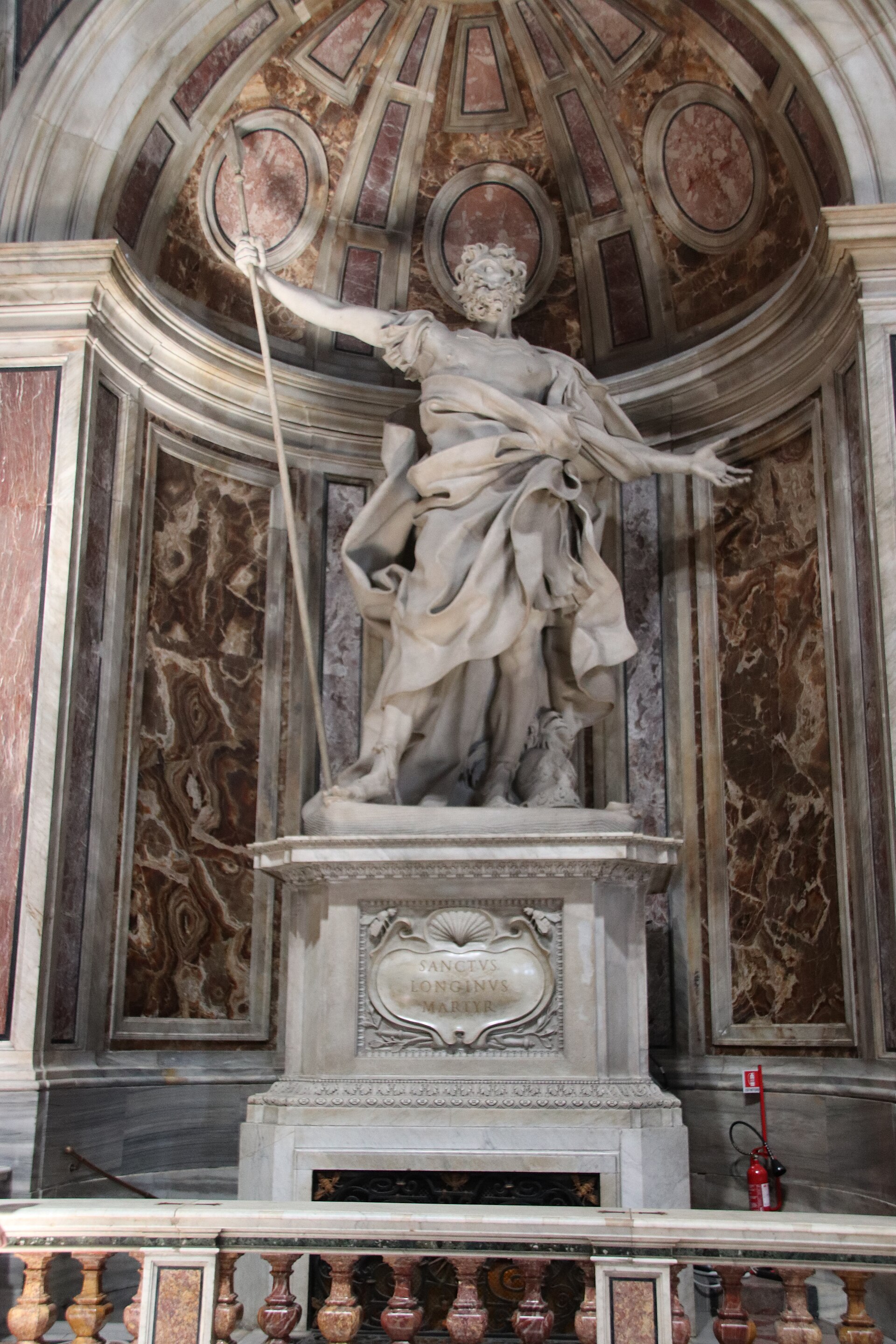Il San Longino di Bernini nella nicchia del pilastro, alla base della cupola di San Pietro