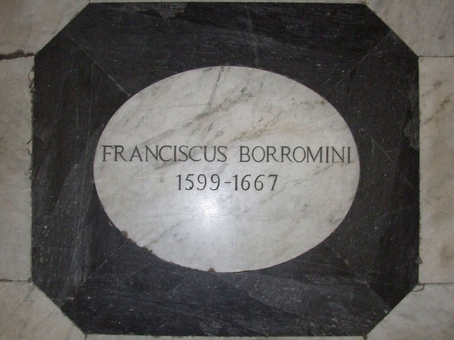 la lastra tombale di Francesco Borromini in San Giovanni dei Fiorentini