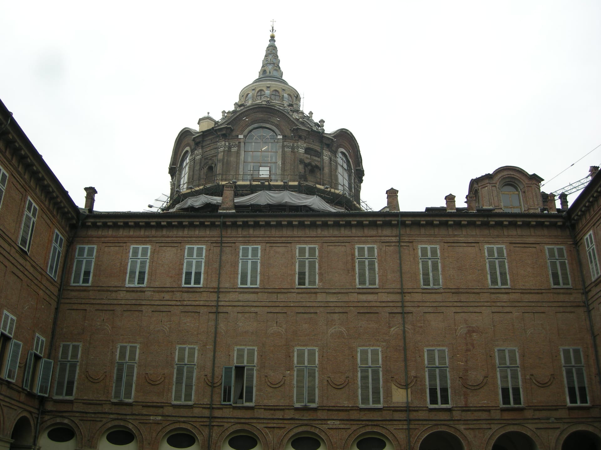 guarino guarini chapel of the holy shroud seen from the courtyard of the royal palace in turin