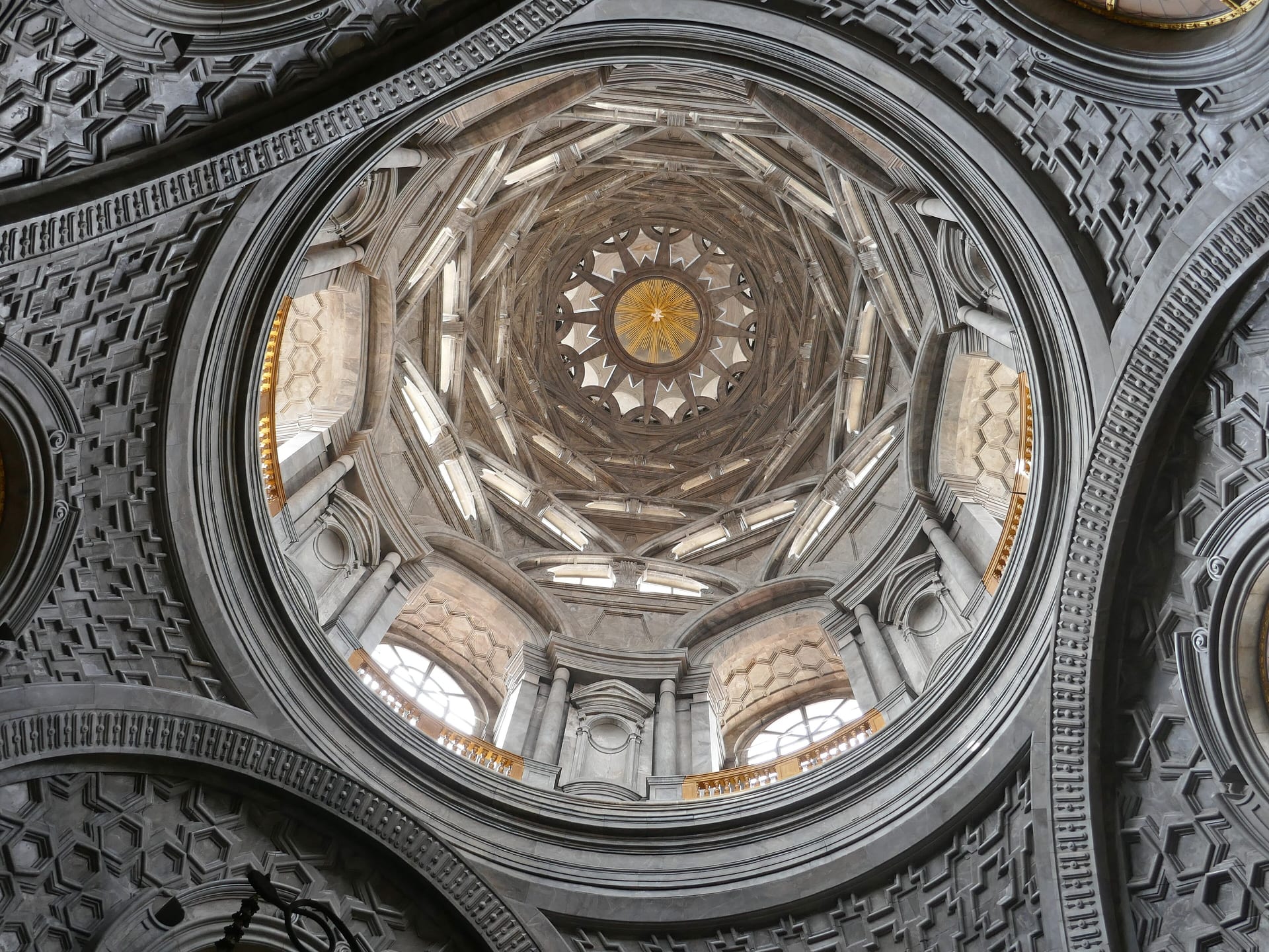 the interior of the chapel of the holy shroud in turin, with its dark marble facing and the altar at the centre