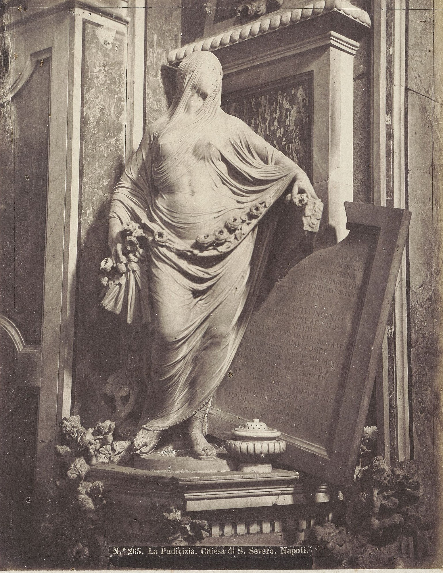 fotografia ottocentesca di robert rive della pudicizia di antonio corradini nella cappella sansevero