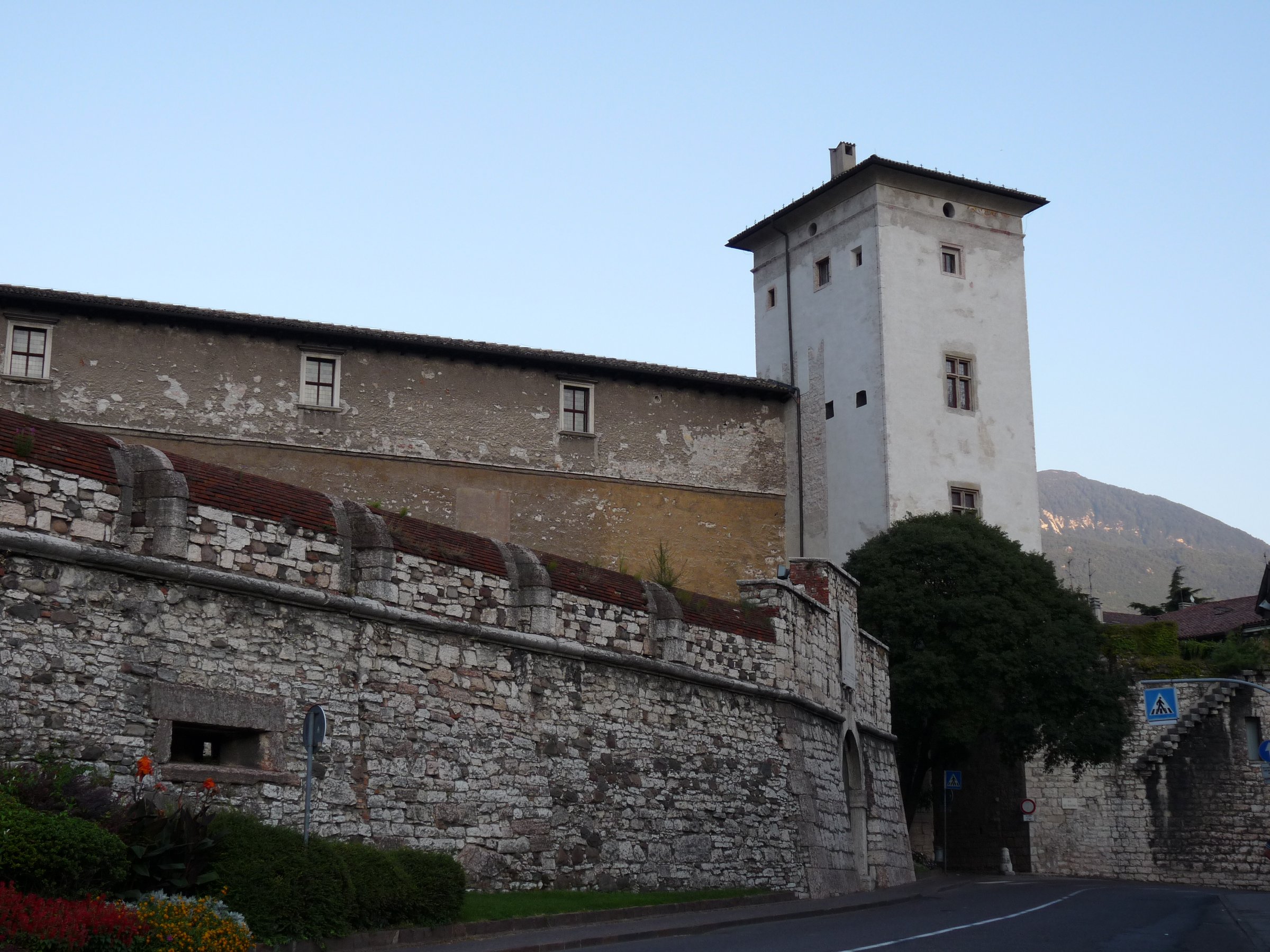 la torre aquila del castello del buonconsiglio a trento vista dall esterno
