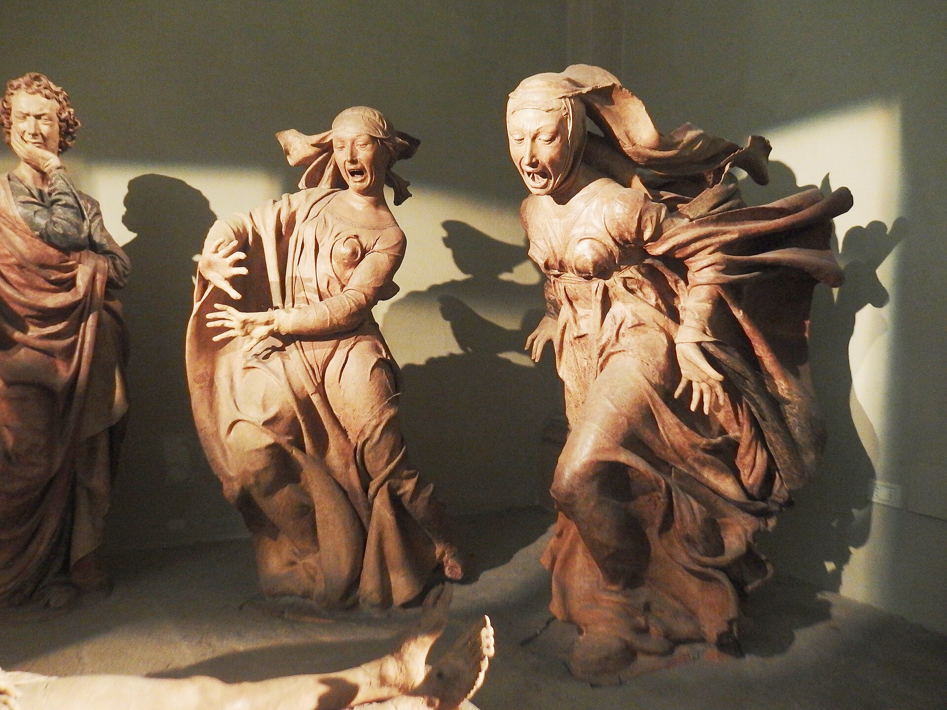 il cristo morto nel gruppo del compianto di niccolo dell arca, steso su un cuscino