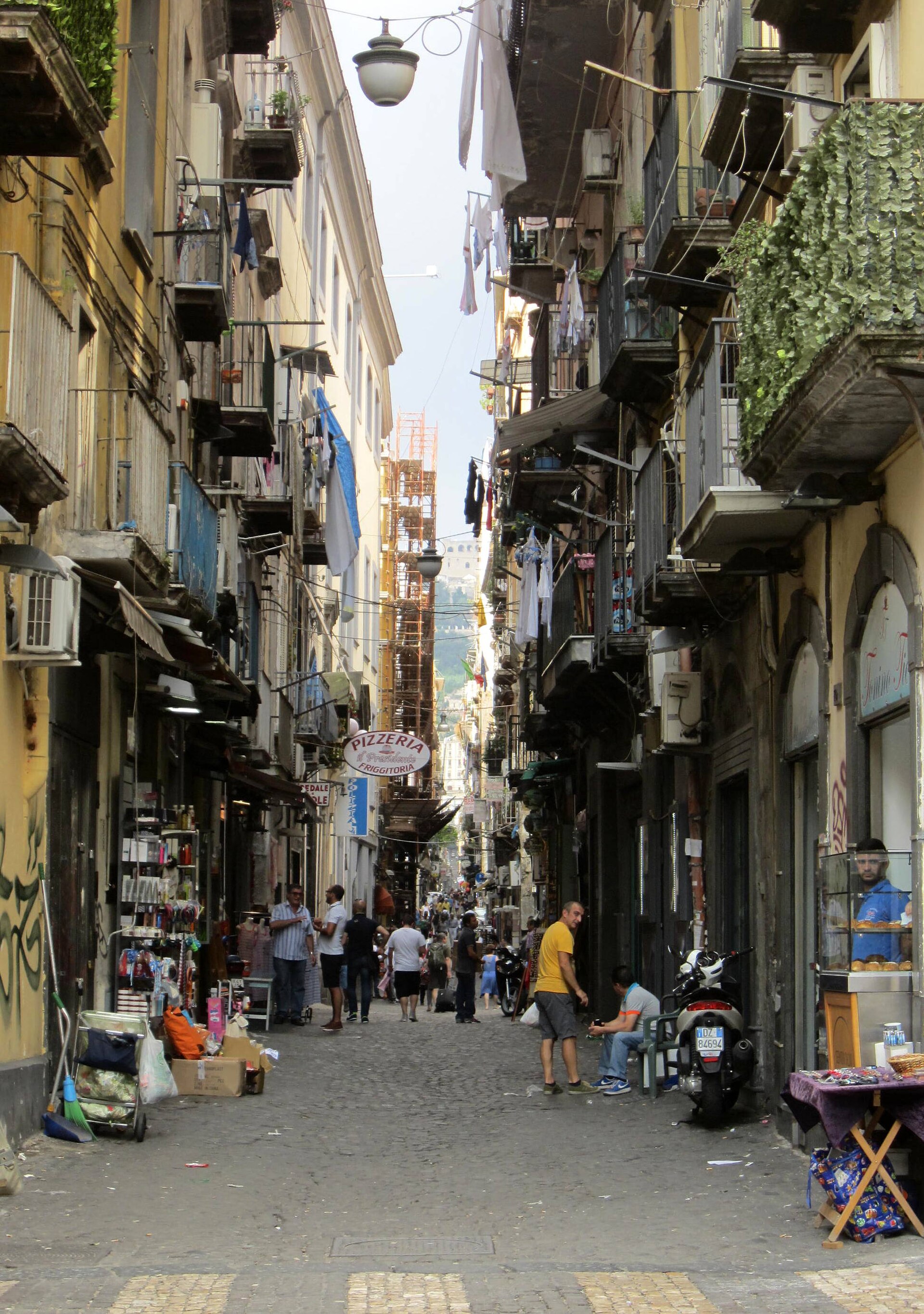via san biagio dei librai, il tratto di spaccanapoli nel centro antico di napoli