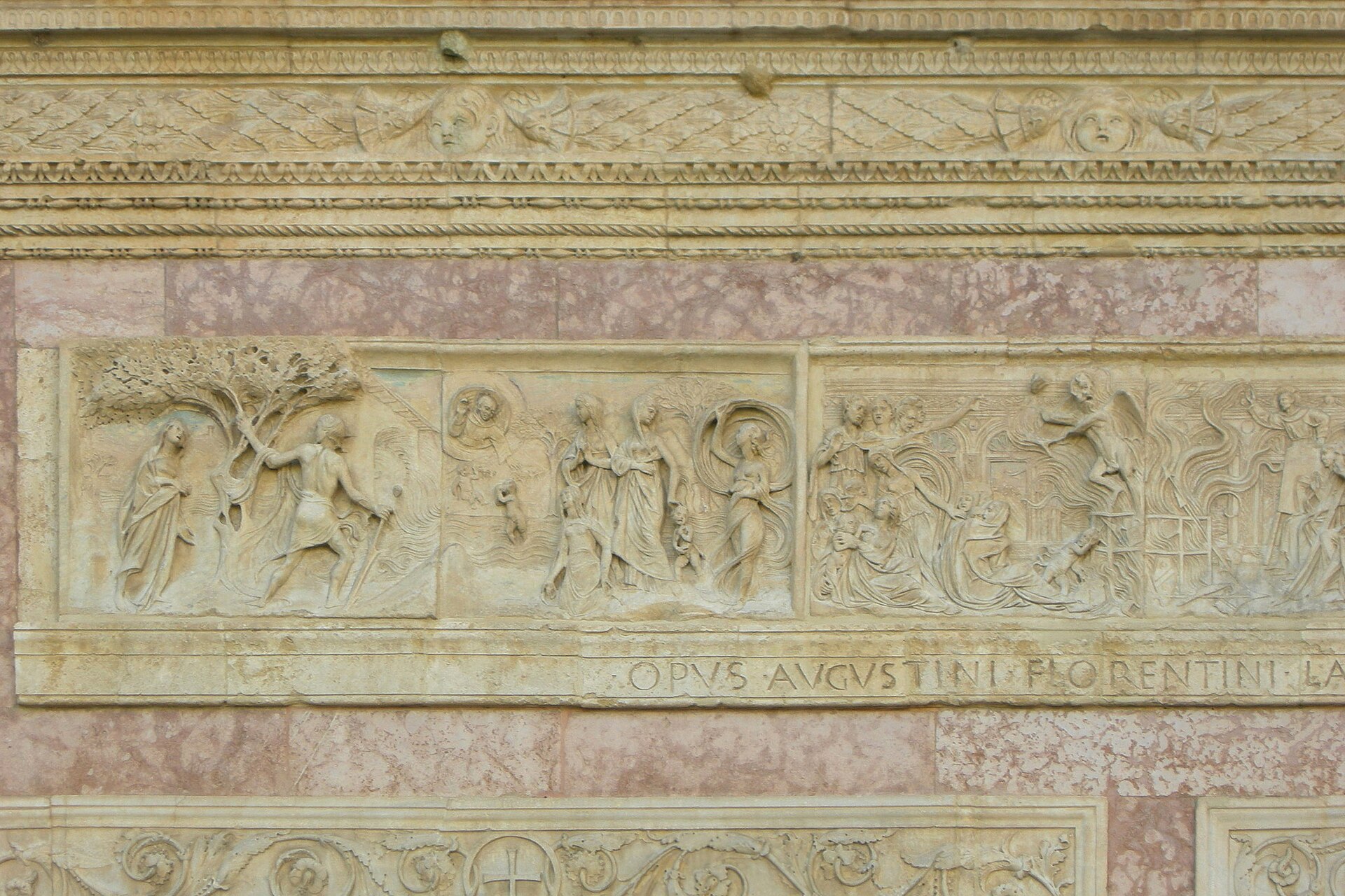 facciata dell oratorio di san bernardino con i rilievi di agostino di duccio