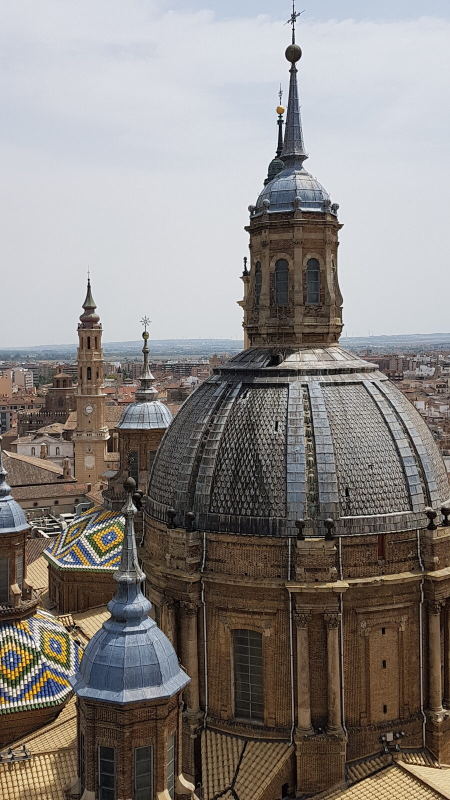 la coupole principale du Pilar vue d’en haut, avec son tambour et sa lanterne