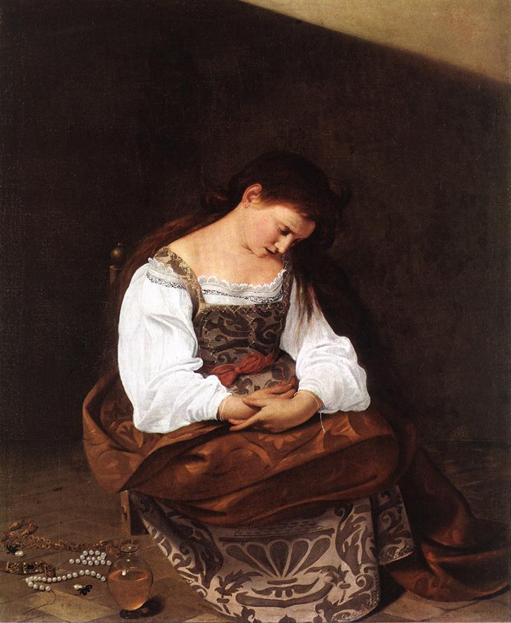 la Maddalena penitente di Caravaggio, una giovane seduta con la testa piegata e i gioielli buttati a terra