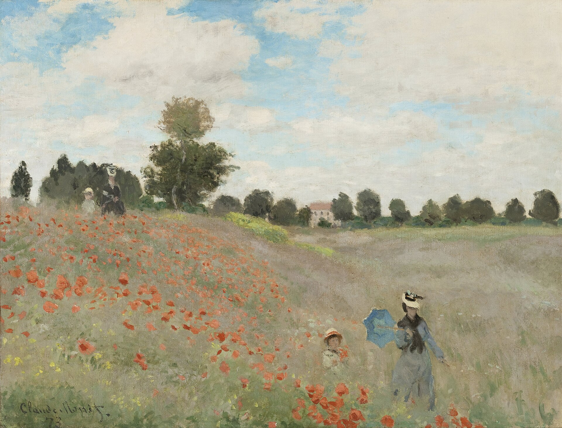 les coquelicots de monet, un champ en montee couvert de coquelicots rouges sous un ciel de nuages blancs, avec une femme et un enfant en haut de la colline et une autre femme a l ombrelle bleue avec un enfant au premier plan