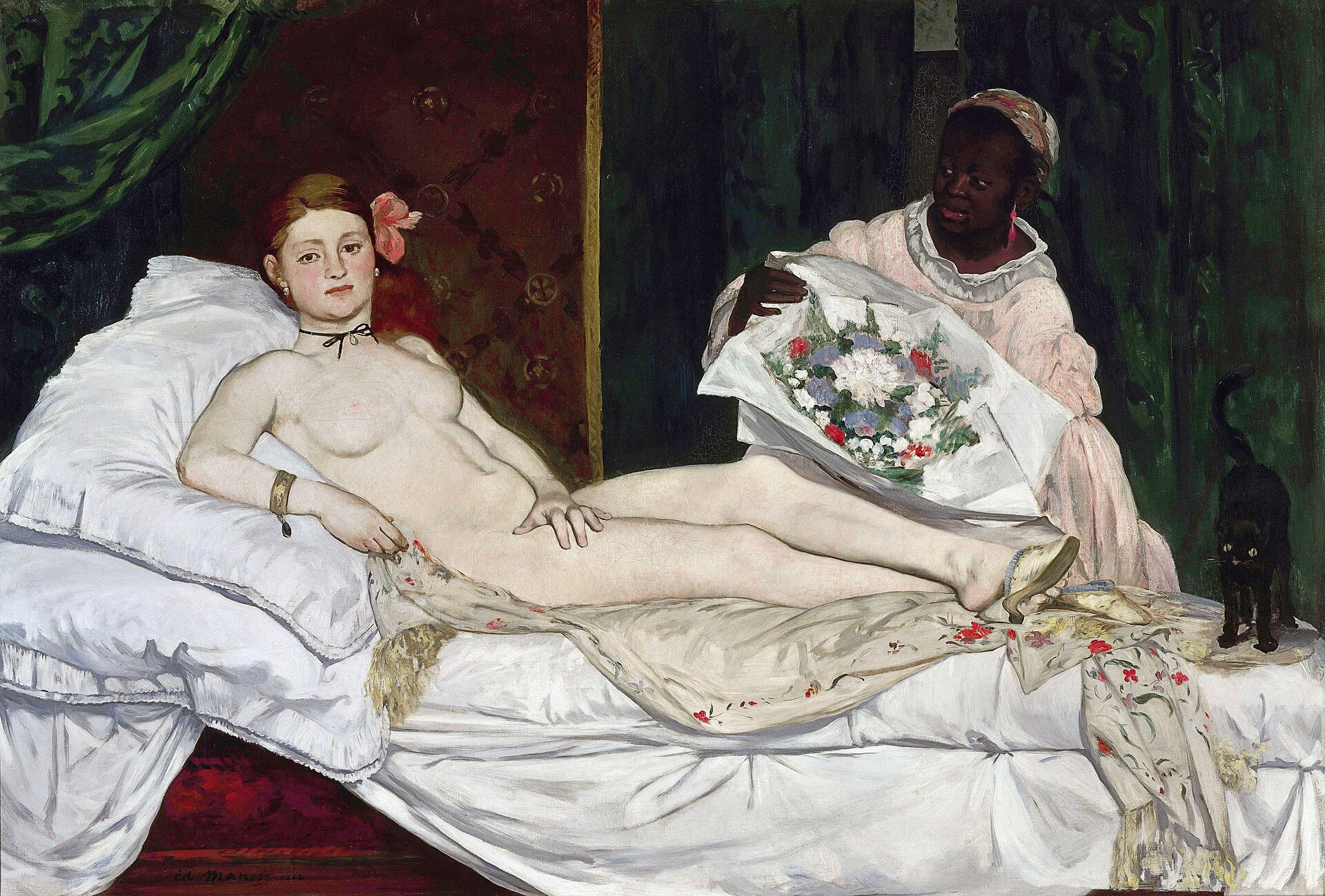 olympia de manet, une femme nue allongee sur des draps blancs qui regarde le spectateur, une servante noire derriere elle avec un bouquet enveloppe de papier et un chat noir a la queue levee au pied du lit
