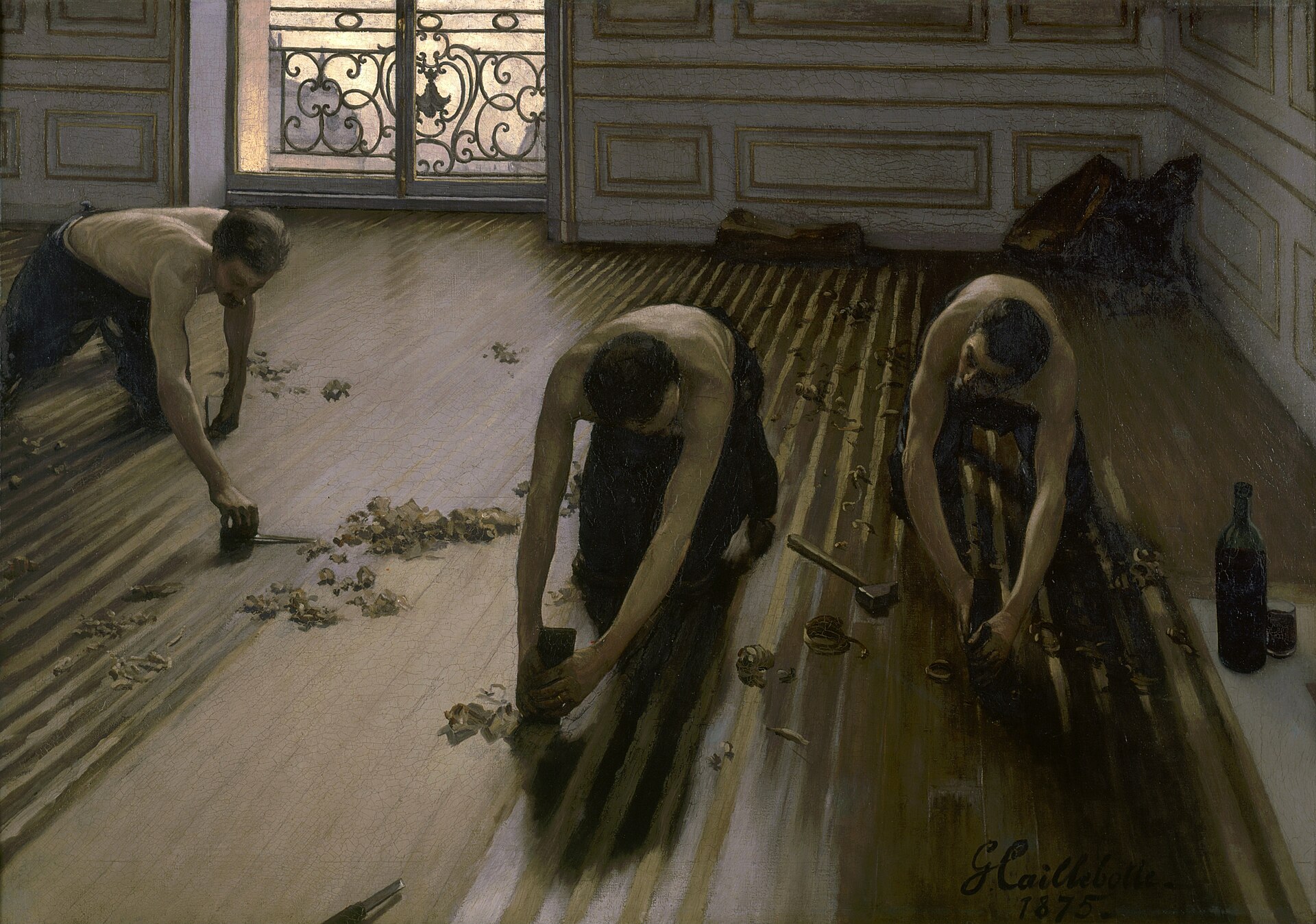 les raboteurs de parquet de caillebotte, trois hommes torse nu a genoux qui raclent les lames du parquet, avec les copeaux enroules sur le sol et une fenetre au balcon de fer forge au fond