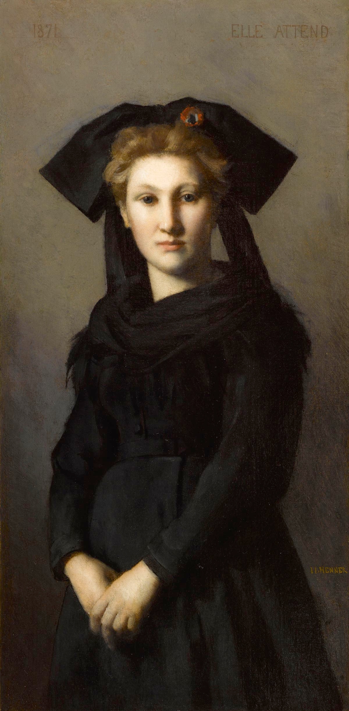 il dipinto l alsace elle attend di henner, una giovane donna in nero con la grande cuffia alsaziana a fiocco e le mani giunte, su fondo grigio