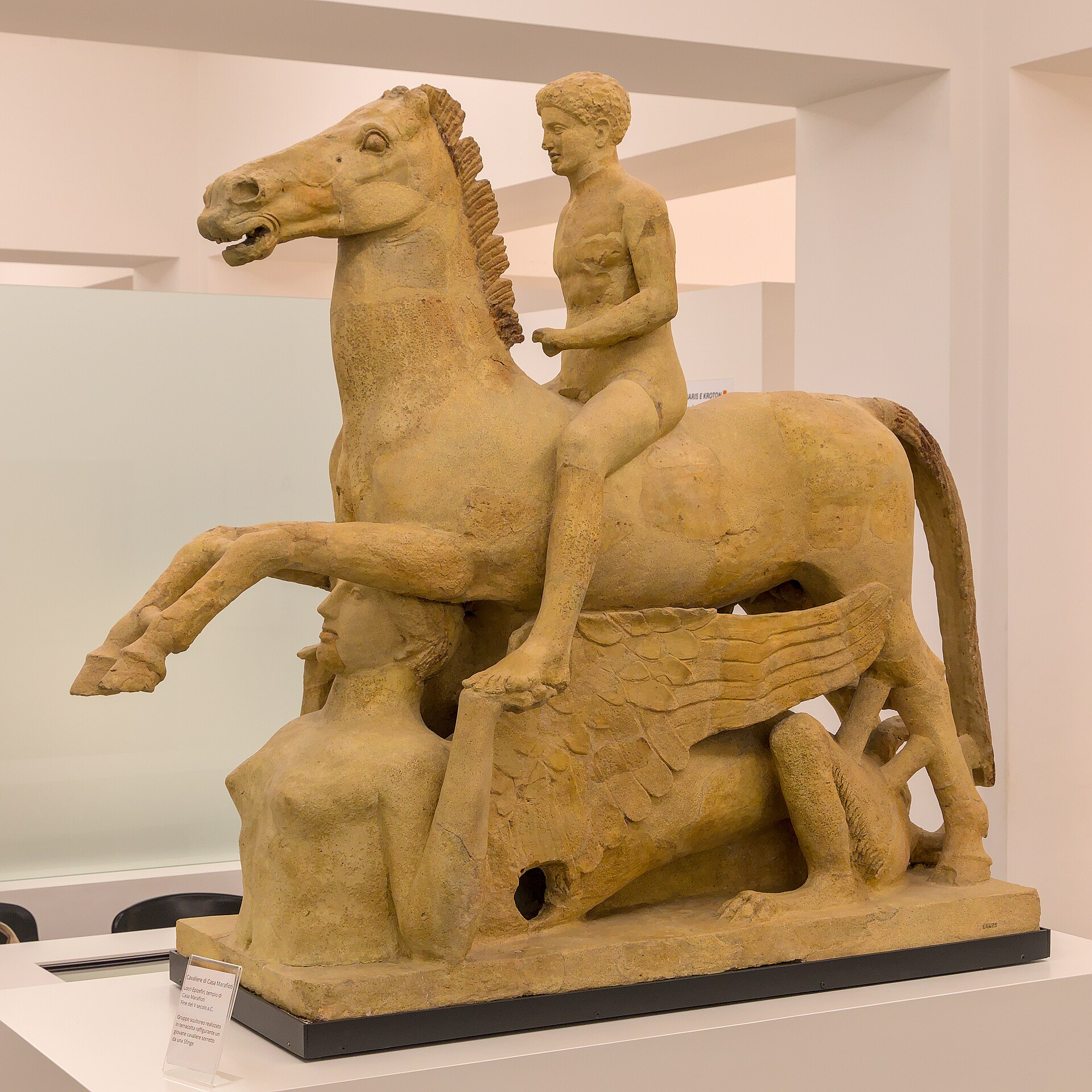 il gruppo scultoreo dei dioscuri a cavallo dal tempio di casa marafioti a locri in terracotta chiara