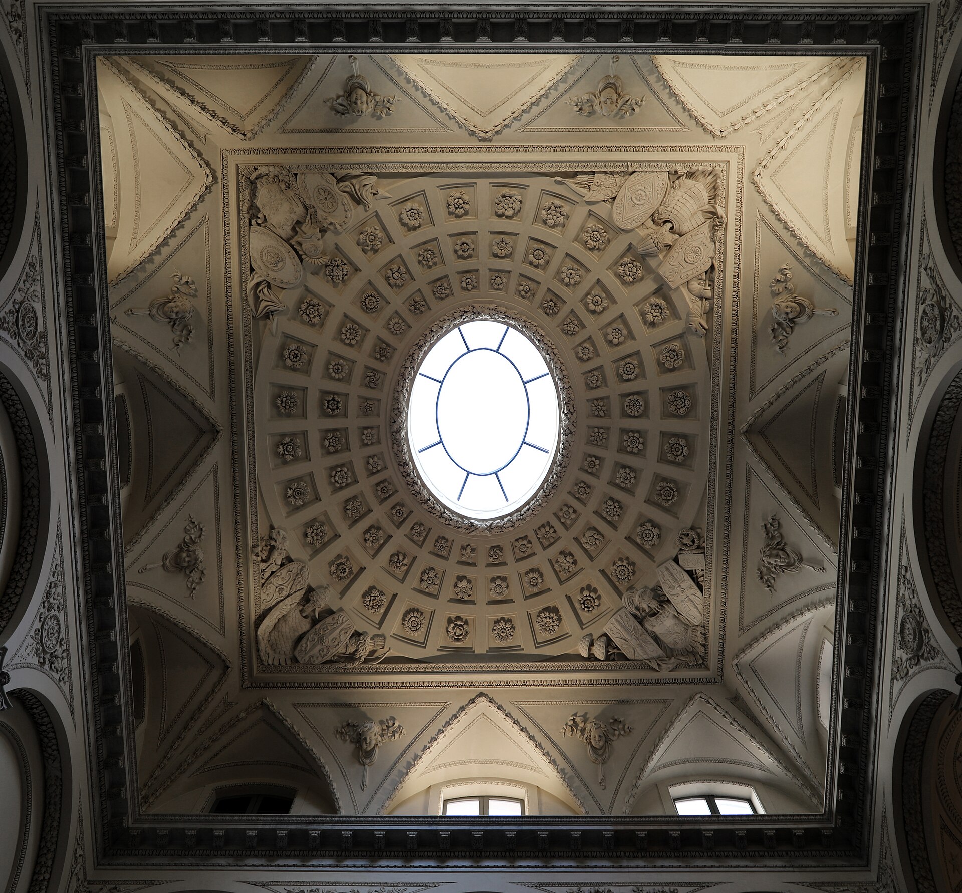 la volta sopra lo scalone di palazzo braschi, con la cupola ovale a cassettoni e rosoni e il lucernario al centro