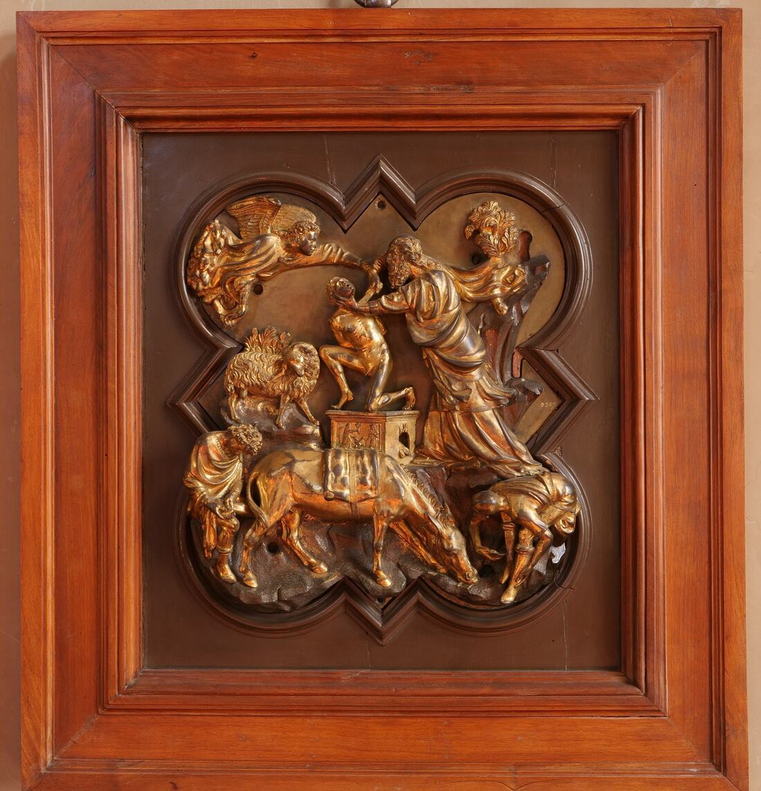 la formella del sacrificio di isacco di brunelleschi, in bronzo dorato, al museo del bargello