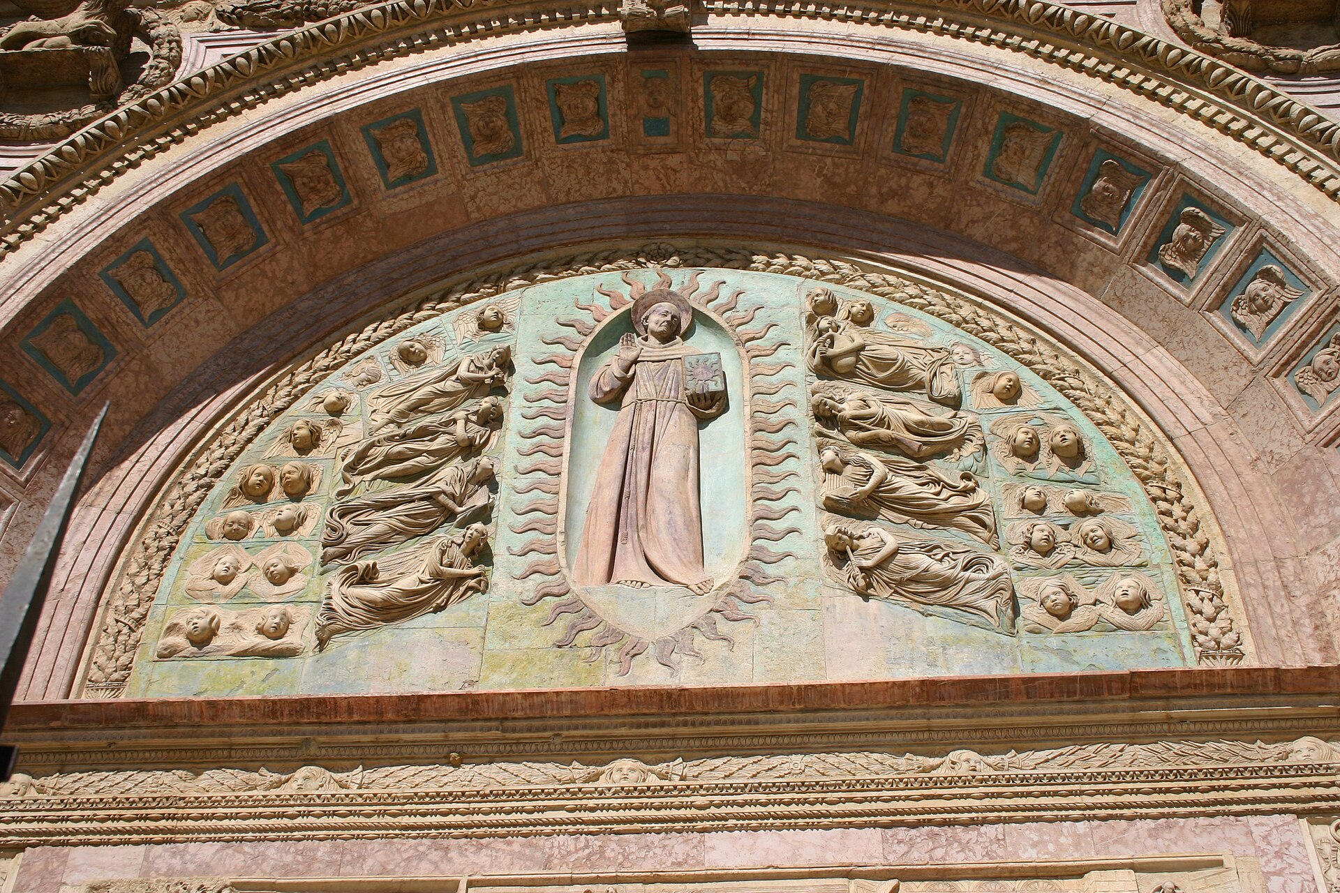 la lunetta dell oratorio di san bernardino a perugia, con il santo fra gli angeli musicanti di agostino di duccio