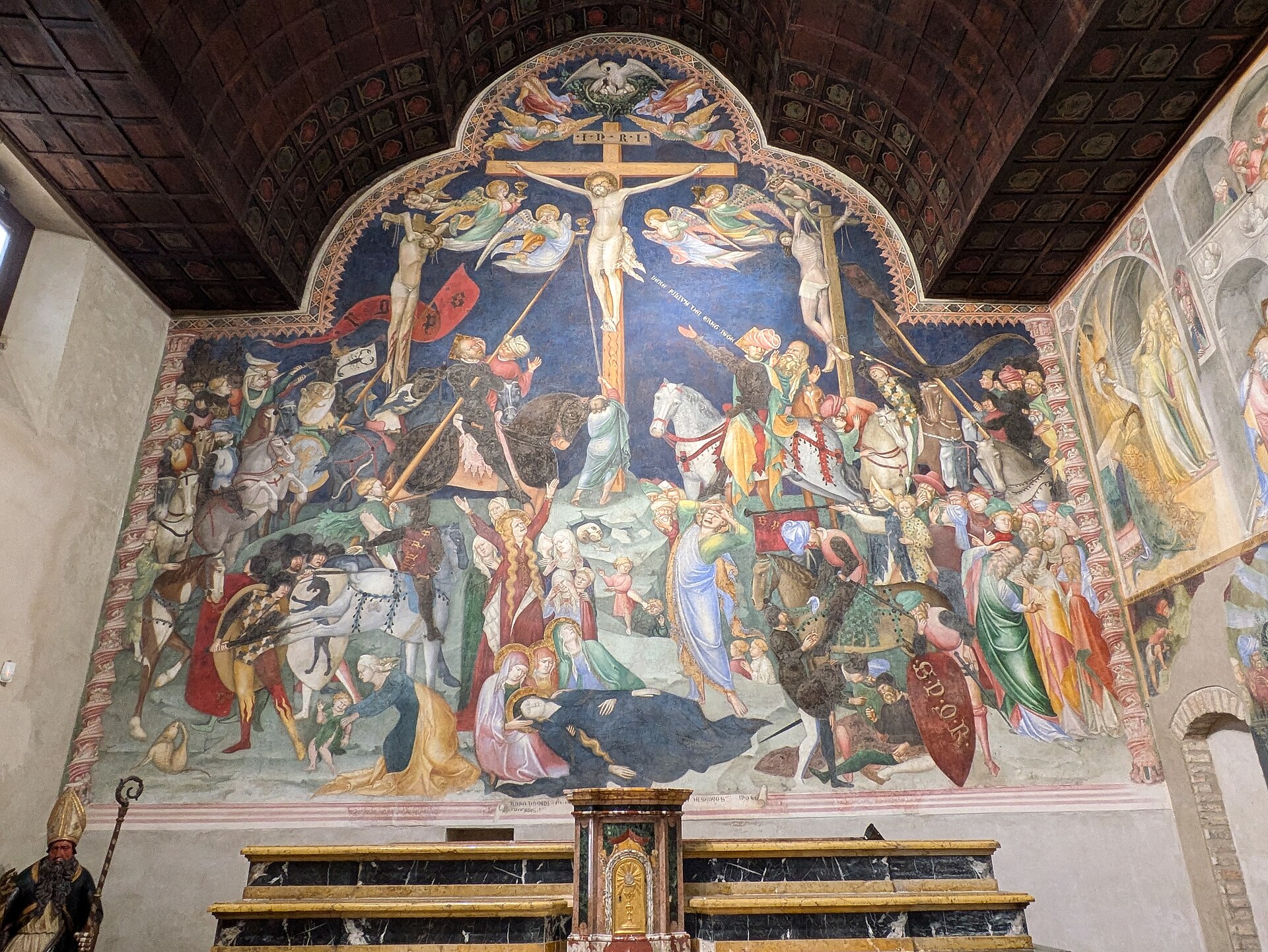 la crucifixion des frères salimbeni avec la foule à cheval sur le mur du fond de l’oratoire de san giovanni à urbino