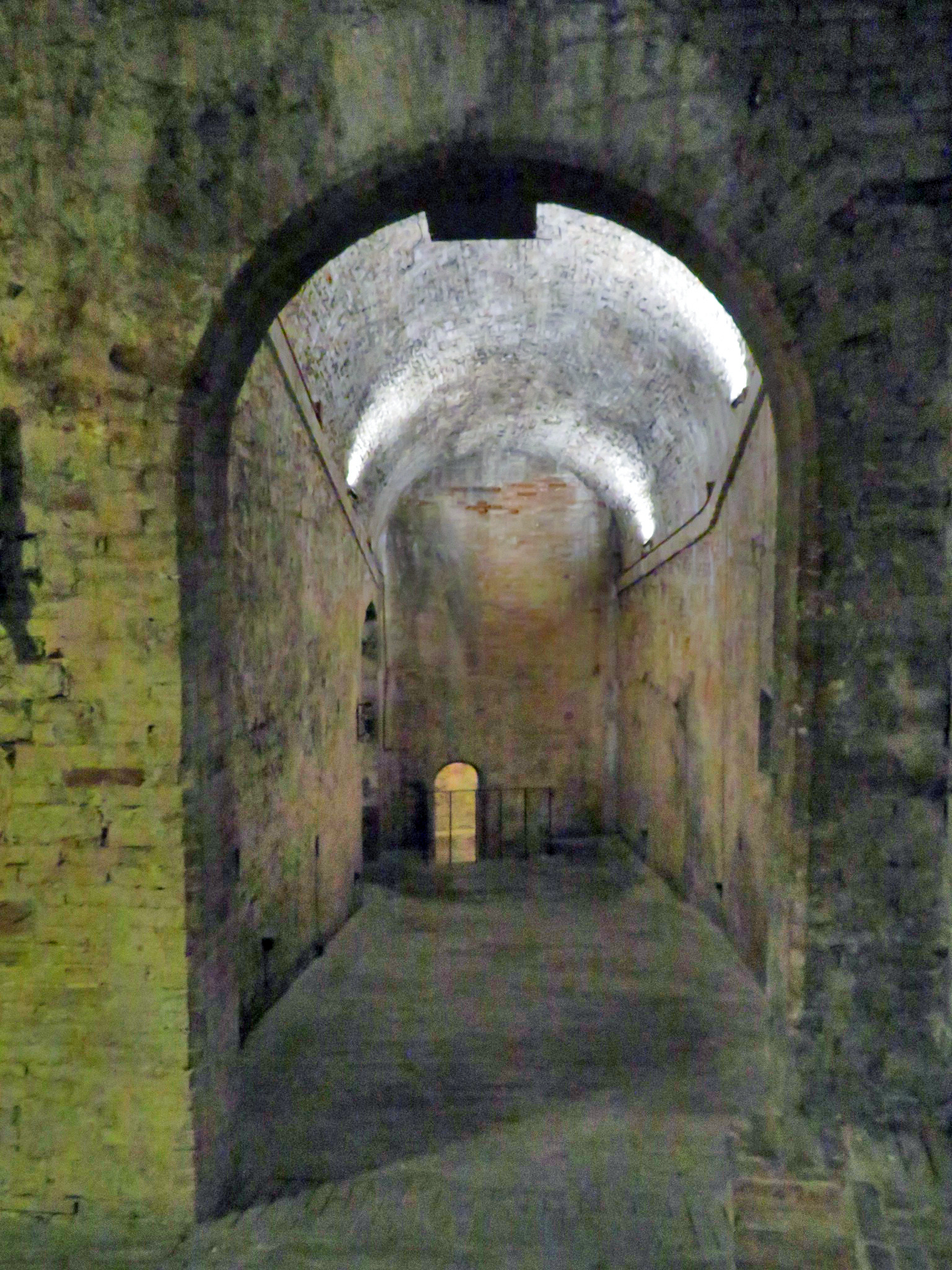volte cinquecentesche sopra la strada medievale della rocca paolina