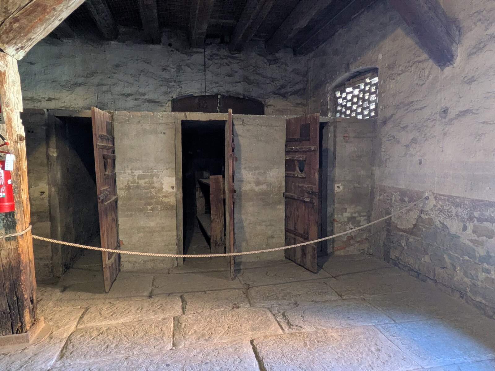 le celle di detenzione della risiera di san sabba con le porte di legno originali aperte