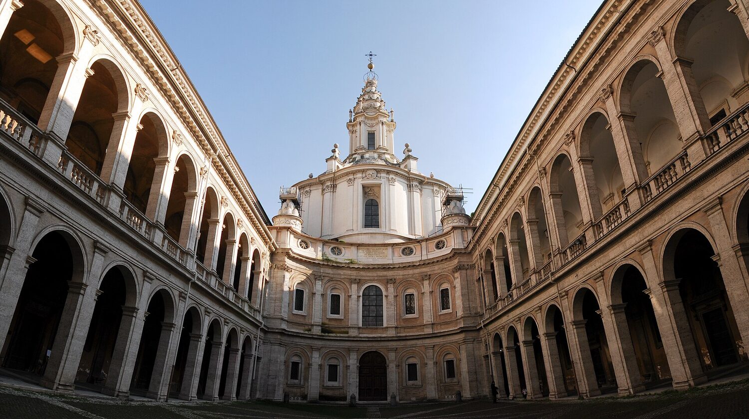 il cortile della sapienza con la facciata concava e la lanterna a spirale di sant ivo a roma