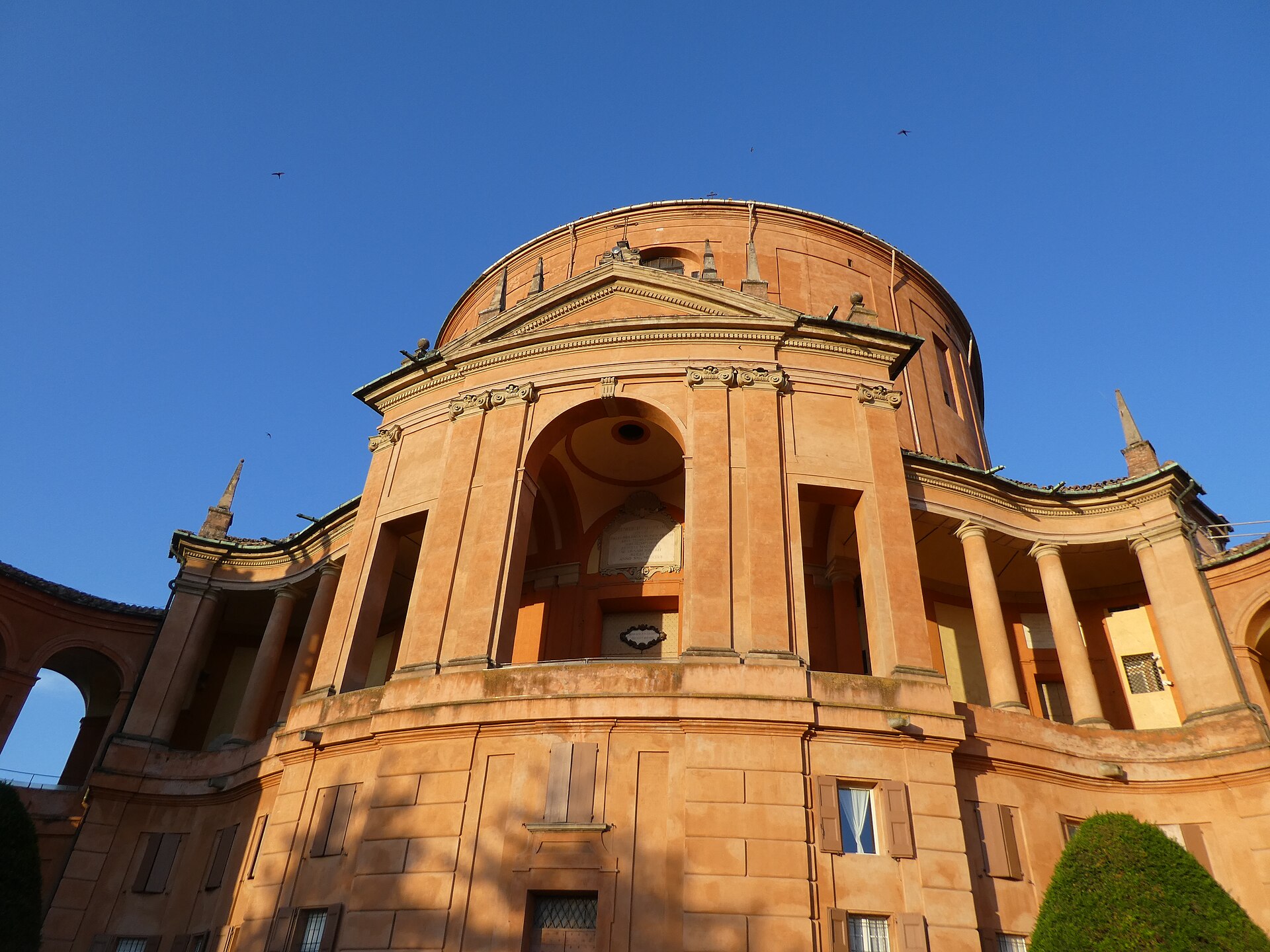 l interno settecentesco del santuario di san luca a bologna