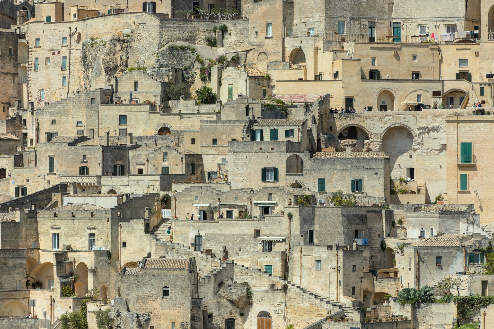 les maisons des sassi de matera empilees les unes sur les autres vues du belvedere de murgia timone