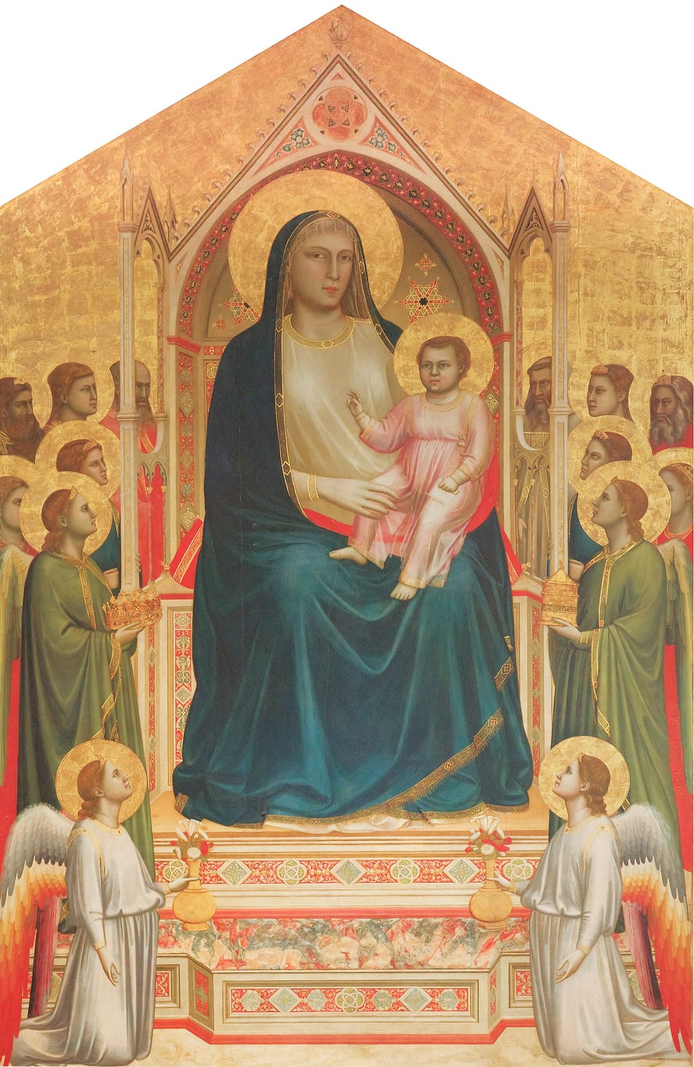la maestà di ognissanti di giotto, con la madonna in trono circondata da angeli e santi
