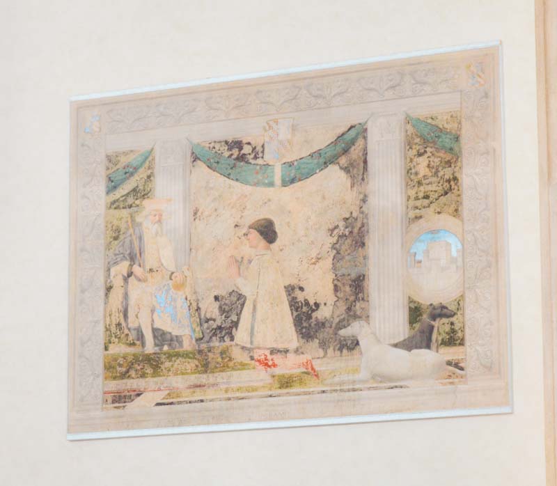 Affresco di Sigismondo malatesta davanti a San Sigismondo