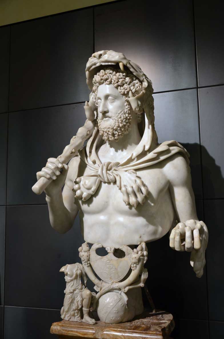 statua di commodo ritratto come ercole ai musei capitolini
