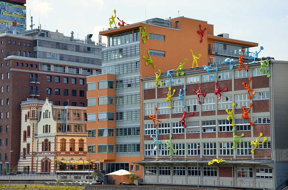 Flossis di Dusseldorf vicino al Reno