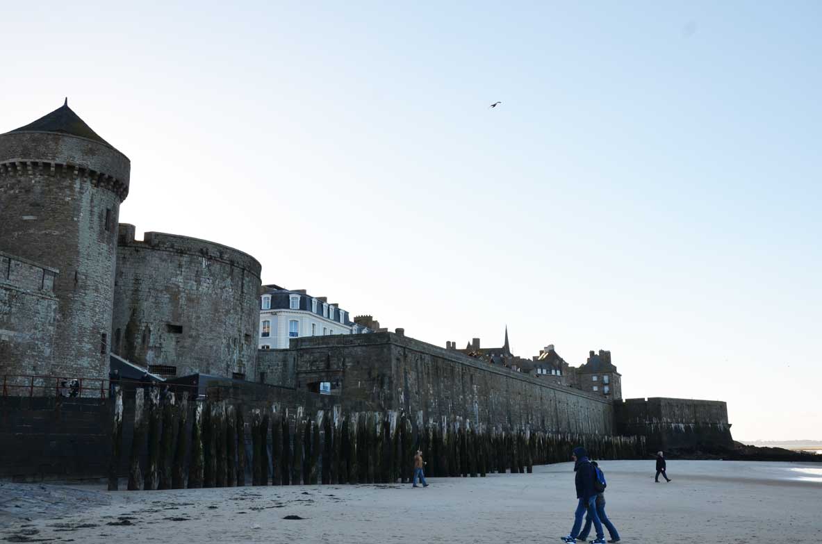 sulla spiaggia di saint malo