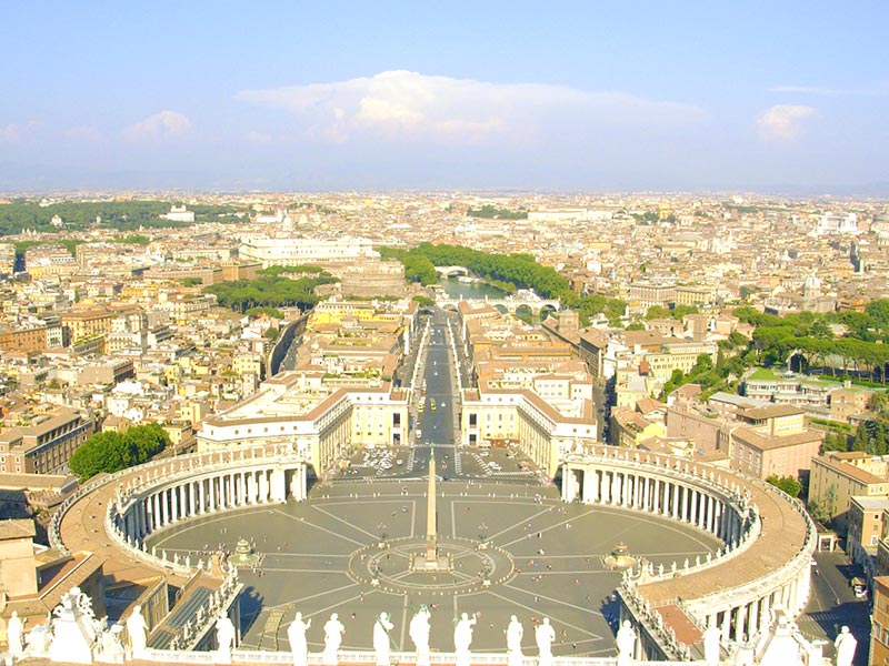 il colonnato di san pietro in vaticano progettato da bernini