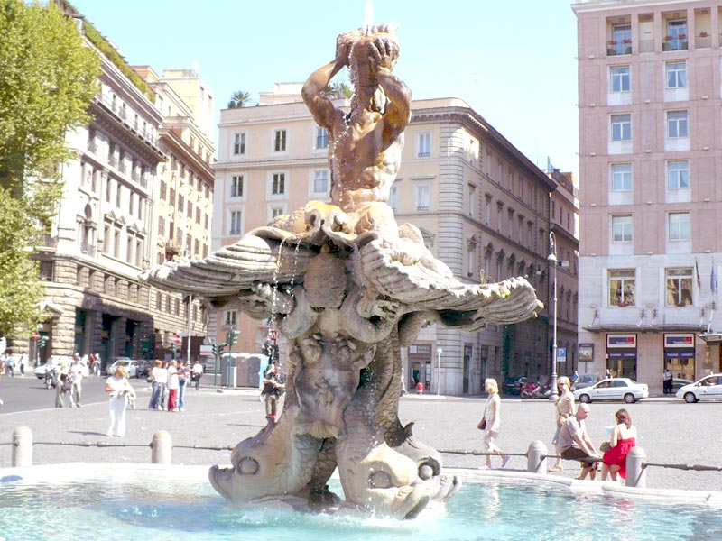 la fontana del tritone di bernini a roma