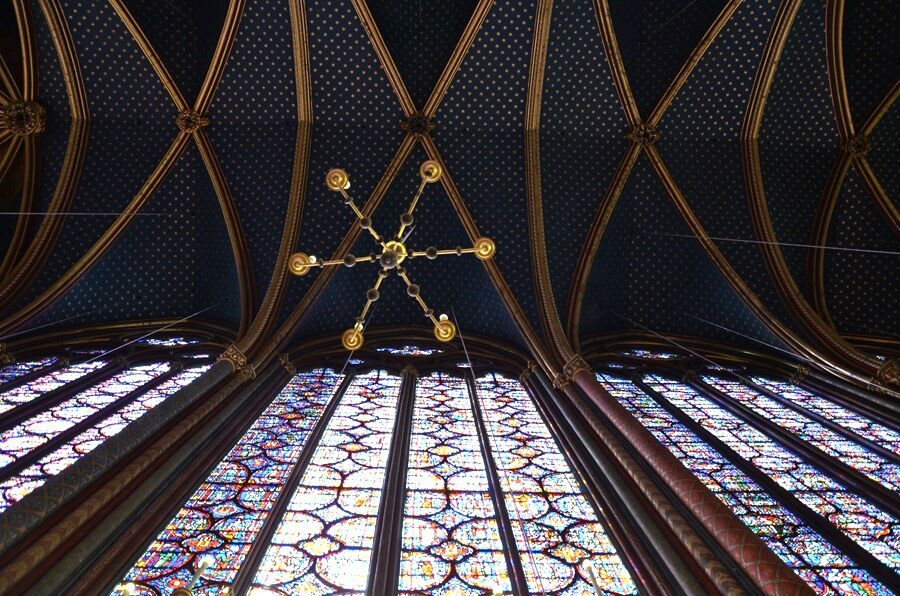 interno della sainte-chapelle di parigi