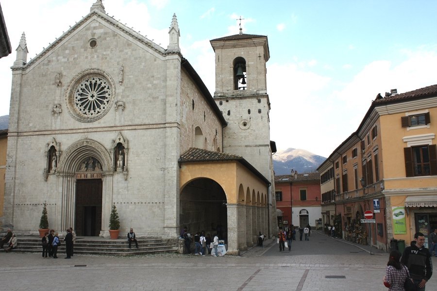san-benedetto-norcia-esterno