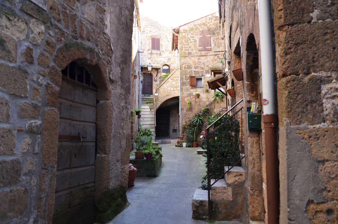 stradine all'interno di Pitigliano