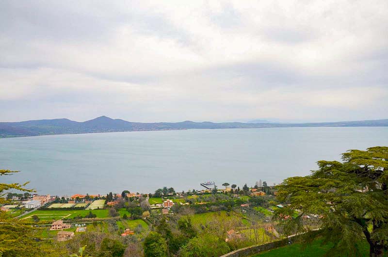 la vista sul lago di bracciano