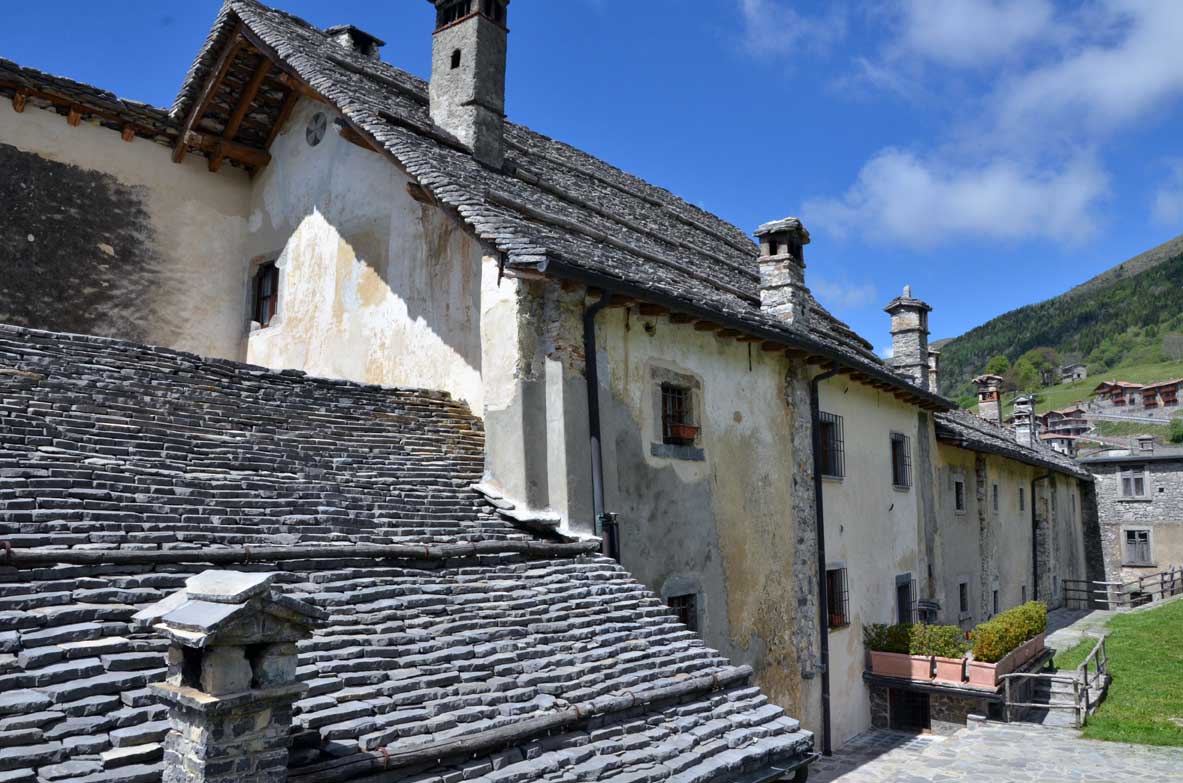 contrada di Fuipiano in Valle Imagna