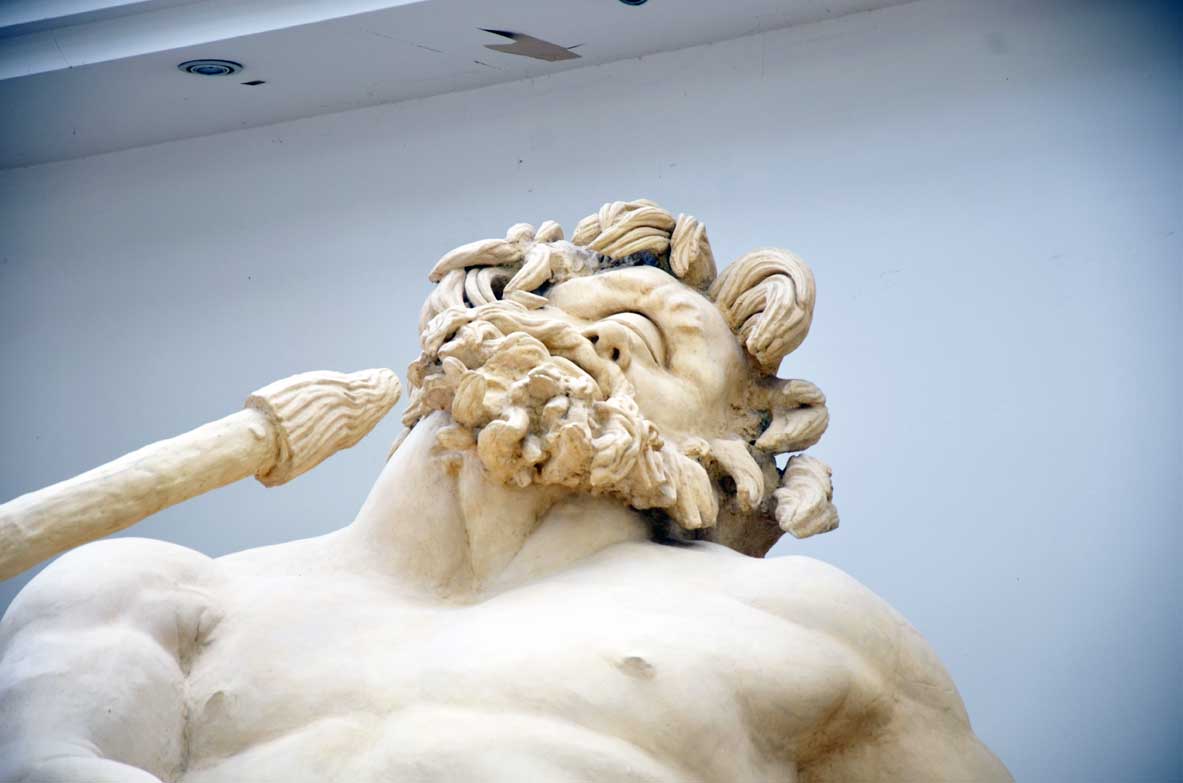 gruppo scultoreo ulisse e polifemo al museo archeologico di sperlonga