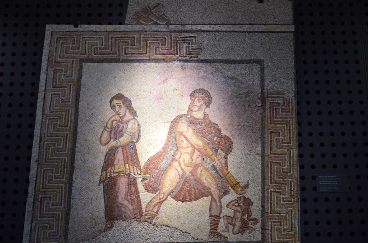 Mosaïque romaine à l'intérieur du musée du théâtre romain à Lisbonne