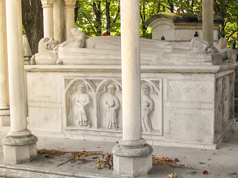 tomb of abelardo and eloisa