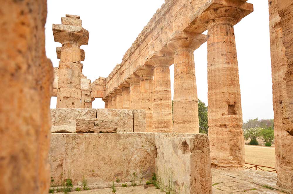 Les temples doriques de Paestum, dans le Cilento