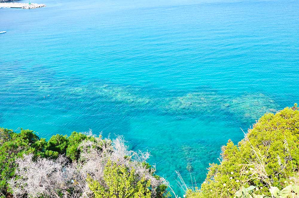 La mer cristalline d'Acciaroli, l'une des plus belles plages du Cilento