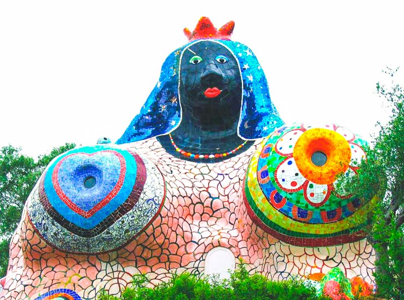 scultura dell'imperatrice parco dei tarocchi