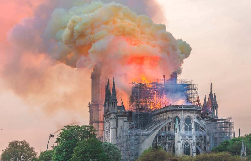 notre dame incendio